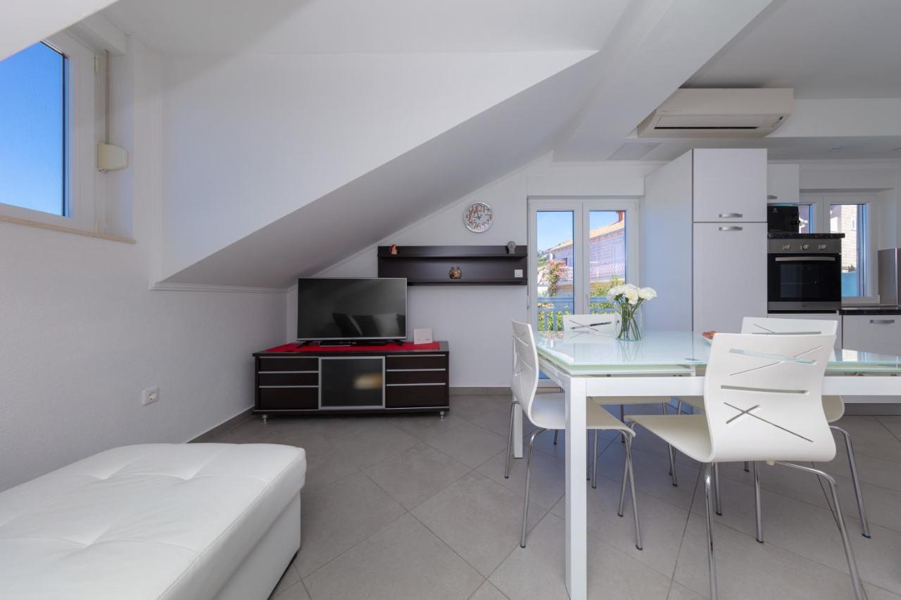 Apartment Ela ดูบรอฟนิก ภายนอก รูปภาพ